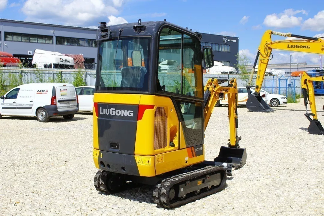 Экскаватор LiuGong CLG9018F